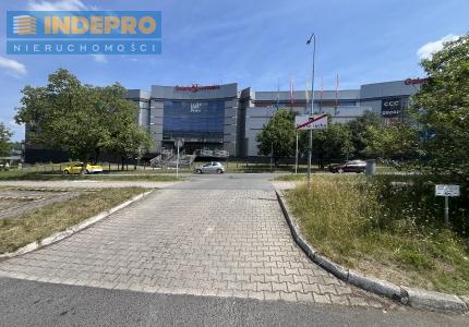 Widok na galerie główną na wprost terenu