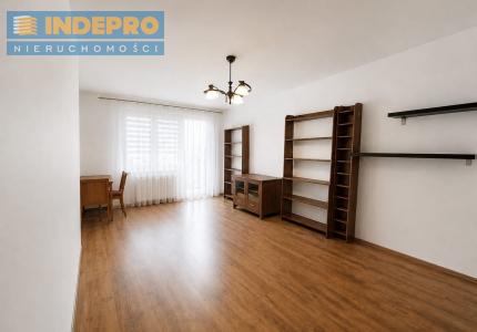 Salon z wyjściem na balkon